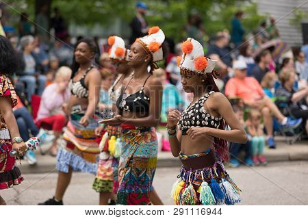 Cleveland, Ohio, Usa - June 9, 2018 Men And Women Wearing Traditional African Clothing Playing Crums