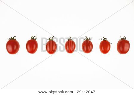 Italiaanse tomaten geïsoleerd op wit