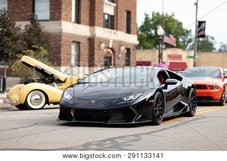Auburn, Indiana, Usa - September 9, 2018 The Auburn Cord Duesenberg Festival, Lamborhini On The Stre