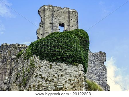 Remains Of Corfe Castle - Corfe / Wareham, United Kingdom