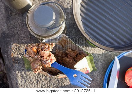 Warming sublimated food. Sublimated food and tourist dishes.