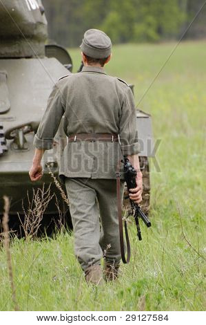 Alman askeri Sovyet tank keşfedin. WW2 reenacting