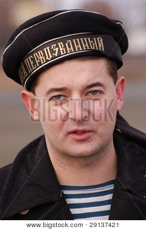 KIEV, UKRAINA - 2 LUTEGO 2008. Jest członkiem klubu rekonstrukcji historii wojskowej, Red Star, nosi