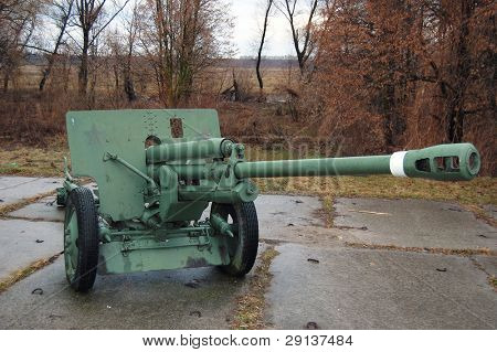 alten sowjetischen 76 mm Kanone des zweiten Weltkrieges