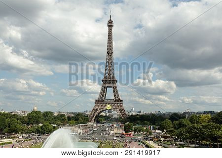Paris, France - 02 June 2018: View Of The Eiffel Tower From Place De Trocadero. The Eiffel Tower Was