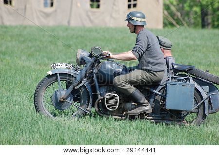 Persona in uniforme militare tedesca del tempo WW2
