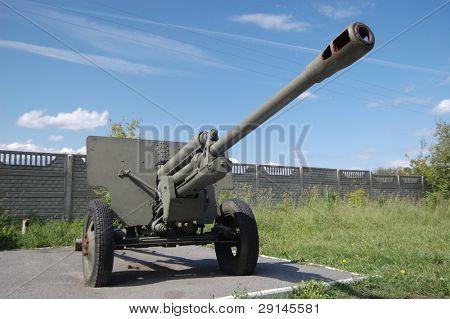 sowjetische ww2 Artillerie. 76 mm cannon.novie Petrovtsi. nahe Kiew, Ukraine (Malorussia)