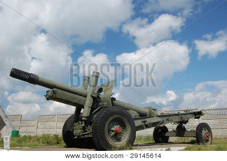 Neuvostoliittolainen 152 mm tykki WW2.Anniina Petrovtsi. Lähellä kohdetta: Kiova, Ukraina (Malorussia)