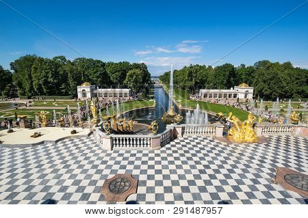 Saint- Petersburg, Russia - July 10, 2017: Fountains Of The Grand Cascade In Petergof, Saint-petersb