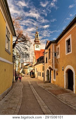 Moedling, Austria - December 28, 2018. Narrow Pfarrgasse Street Of Historical Town Centre During Chr