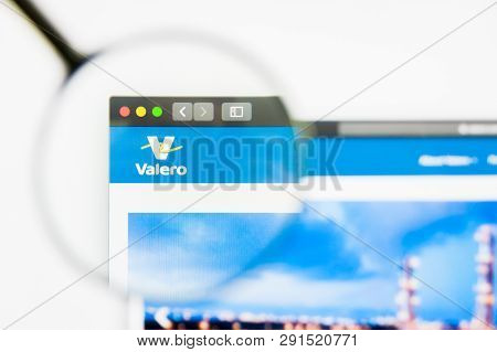 Los Angeles, California, Usa - 25 March 2019: Illustrative Editorial Of Valero Energy Website Homepa