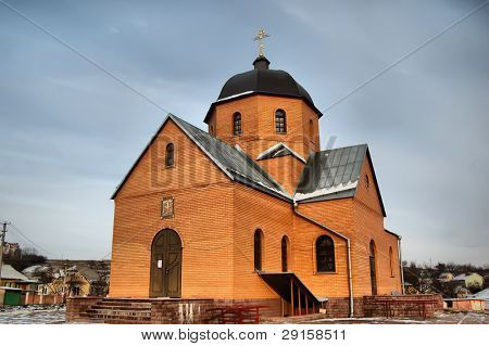 HDR.Iglesia en pueblo cerca de Kiev, Ucrania