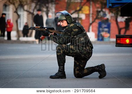 Barnaul, Altai Krai-may 7, 2014.a Group Of Special Forces Soldiers Trained To Fight In The City