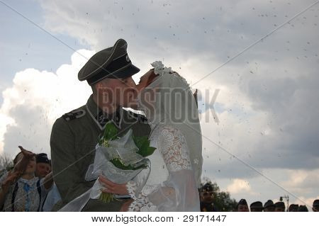 KIEV, UKRAINE - 8 mai : Un membres du club de l'histoire de Red Star porte historique d uniforme & costume allemand
