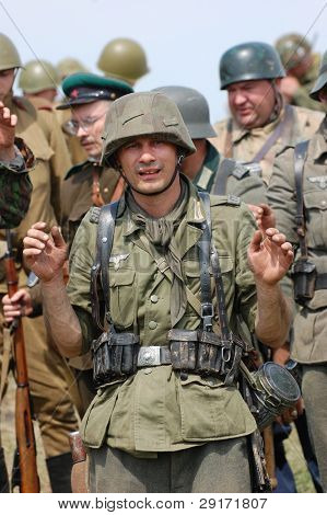 KIEV, Ukrayna - 10 Mayıs: Kızıl Yıldız üye geçmiş club giyim tarihi Alman & Sovyetler Tekdüzen dur