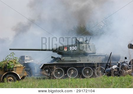 Kyjev, Ukrajina - 10. května: Sovětský tank T-34 během Historická rekonstrukce druhé světové války roku 1945, 10. května 2010 jsem
