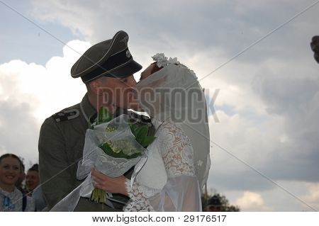 KIEV, UKRAINE - 8 mai : Un membres du Red Star histoire club usure uniforme historique allemand & du costume
