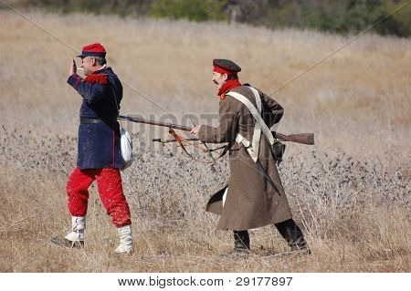 CRIMEA, UKRAINE - SEPTEMBER 26: Medlemmer af militære historie club ALMA bære Russsian & franske histo