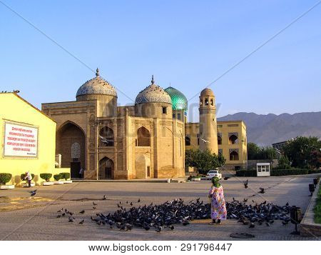 Khujand, Tajikistan - August 14 2018: Square In Front Of The Central Grand Masjidi Jami Mosque In Kh