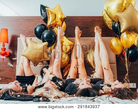 Bff Hangout. Urban Girls Leisure And Lifestyle. Glitter Confetti. Friendship. Young Women In Black L