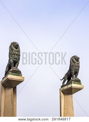 Zaragoza, Spain - Jan 2019 - Stone Lion Statues On Pillar Guarding The Puente De Piedra (bridge Of L