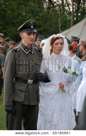 KIEV, UKRAINE - 8 mai : membres du club de l'histoire de Red Star portent des uniformes allemands historiques & costumes 