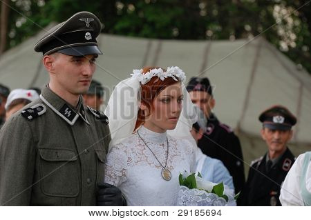 KIEV, UKRAINE - 8 mai : membres du club de l'histoire de Red Star portent des uniformes allemands historiques & costumes 