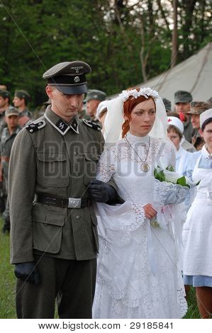 KIEV, UKRAINE - 8 mai : membres du club de l'histoire de Red Star portent des uniformes allemands historiques & costumes 