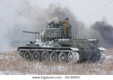 KIEV, Ukrayna - 20 Şubat: Askeri Tarih Kulübü RedStar bir üyesi geçmiş Sovyet üniforma giymek  