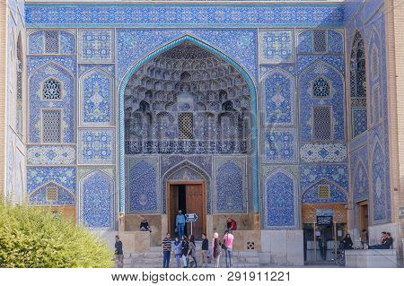 Isfahan, Iran. October 30, 2016 : Facade Of Sheikh Lotfollah Mosque In Naqsh-e Jahan Square.