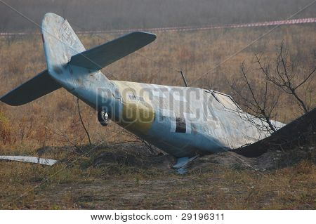 KIOVA, Ukraina -marraskuu 6: Saksan sotilaslentokone detale Bf-109 (replikan) aikana historiallinen reenactment