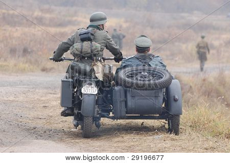 KIEV, Ucraina -NOV 6: Unidentified membri del Red Star storia club wear storico uniforme tedesca 