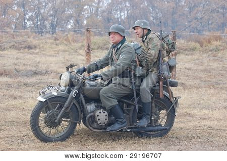 KIEV, Ucraina -NOV 6: Unidentified membri del Red Star storia club wear storico uniforme tedesca 