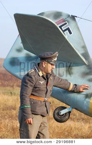 เคียฟ ยูเครน -6 nov: สมาชิกคลับประวัติดาวสีแดงไม่สวมประวัติศาสตร์เยอรมัน Luftwaffe