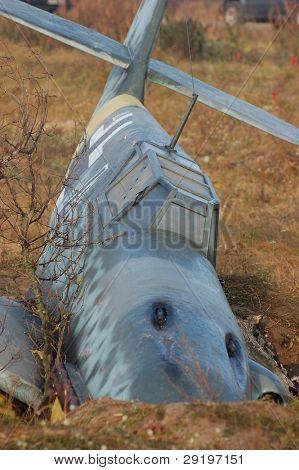 KIOVA, Ukraina -marraskuu 6: Saksan sotilaslentokone Bf-109 (replikan) aikana historiallinen reenactment 194