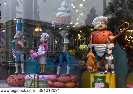 St Petersburg, Russia-october 22, 2020: Elisseeff Emporium, Famous Russian Historical Mall In The Sa