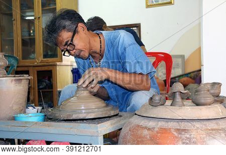 Nonthaburi, Thailand - July 29, 2017 :  Clay Potter Very Concentrate To Molding Pottery From Clay On