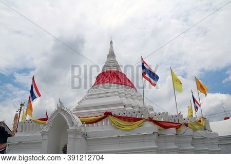 Nonthaburi, Thailand - July 29, 2017 :  Maha Raman Chedi White Pagoda Has A Red Cloth Tied At The To