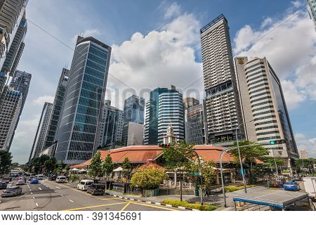 Singapore - December 4, 2019: Street Scene In Singapore At Sunny Day With The Telok Ayer Market And 