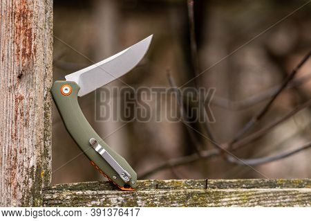 The Knife Is In A Bent Position. The Knife Is In A Semi-folded State. Knife Handle With Clip. Daylig