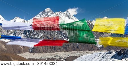 View Of Mount Everest, Lhotse And Makalu With Buddhist Prayer Flags From Renjo La Pass - Nepal