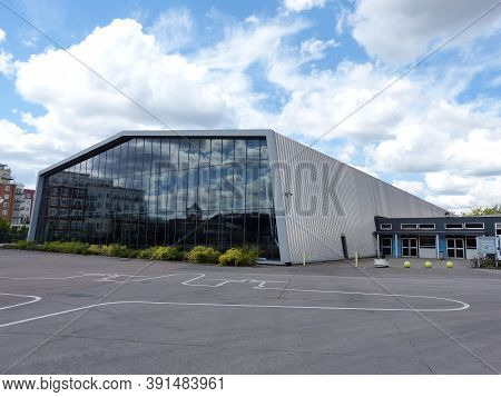 Hendon / London, England, Uk - Juin 29, 2016: Main Hangar Of The Royal Air Force Museum.