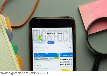 New York, Usa - 26 October 2020: Medical Xpress Mobile App Logo On Phone Screen Close Up, Illustrati