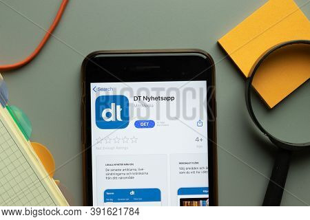 New York, Usa - 26 October 2020: Dt Nyhetsapp Mobile App Logo On Phone Screen Close Up, Illustrative