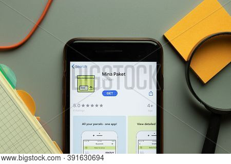 New York, Usa - 26 October 2020: Mina Paket Mobile App Logo On Phone Screen Close Up, Illustrative E