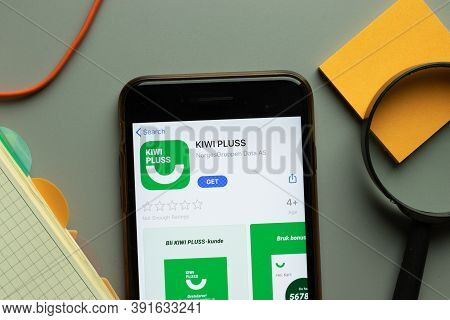 New York, Usa - 26 October 2020: Kiwi Pluss Mobile App Logo On Phone Screen Close Up, Illustrative E