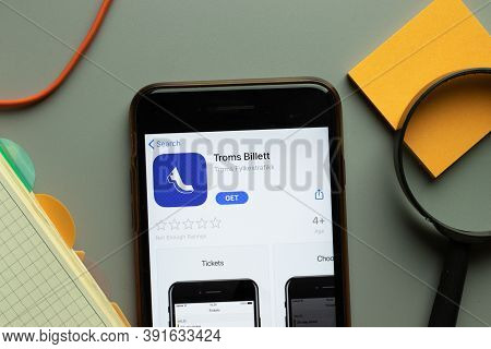 New York, Usa - 26 October 2020: Troms Billett Mobile App Logo On Phone Screen Close Up, Illustrativ