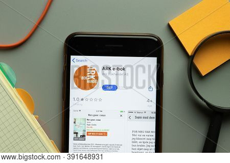New York, Usa - 26 October 2020: Ark E-bok Mobile App Logo On Phone Screen Close Up, Illustrative Ed