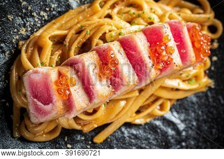 Linguine with tuna and caviar