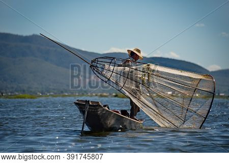 Nanthe. Myanmar. November 27, 2016. Clownfishermen On Inle Lake Pose In Front Of Tourist Photographe